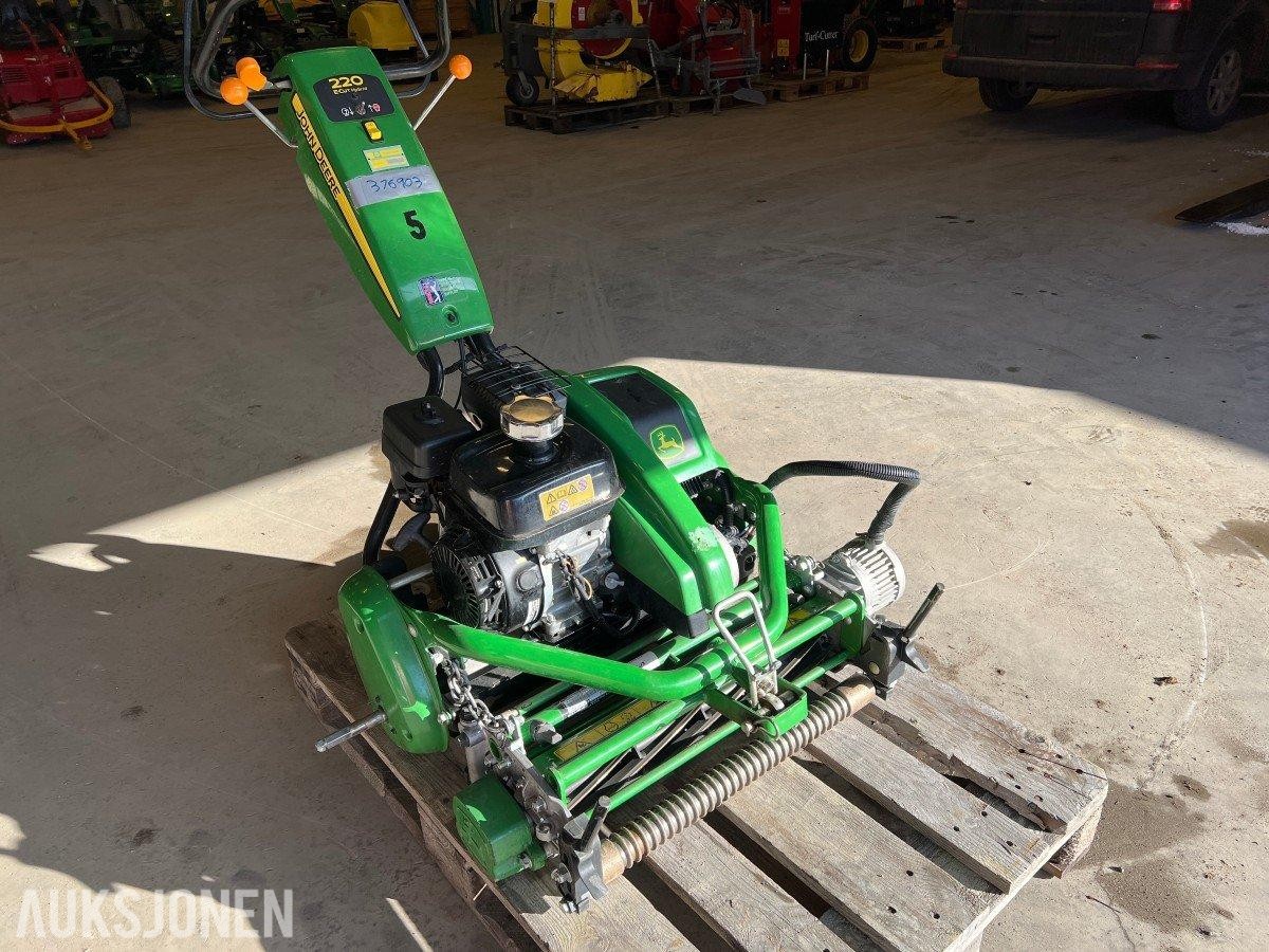 2017 John Deere 220 E-Cut Hybrid Green Klipper